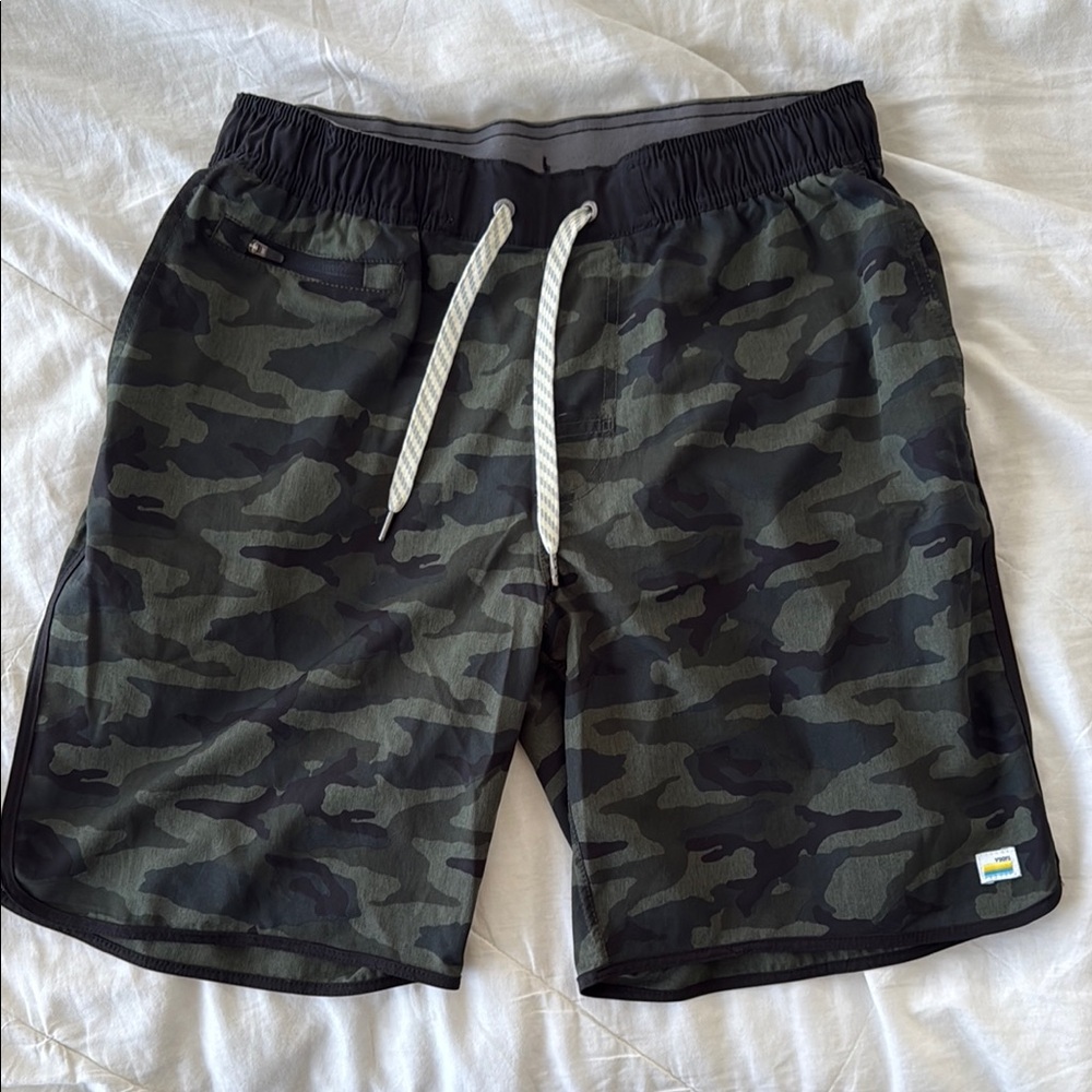 Vuori Men's Athletic Shorts - Camo Black